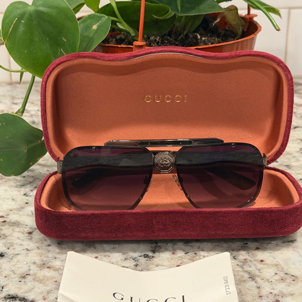Gucci Silver and Black Aviator Sunglasses
